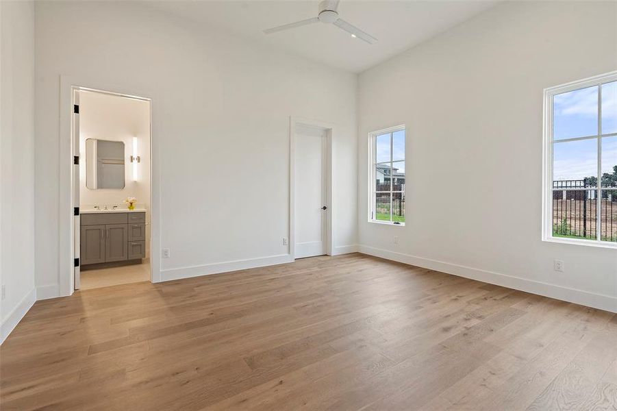 One of 5 secondary en-suite bedrooms