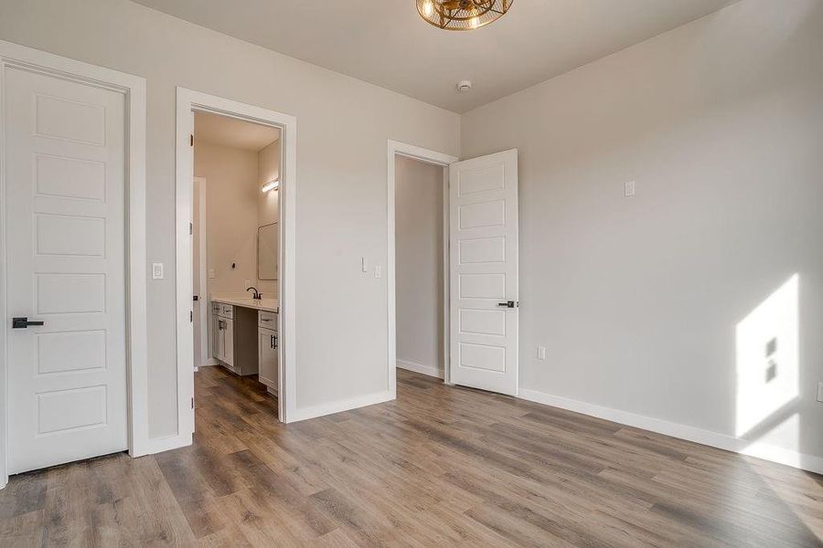 Spacious, unfurnished interior of a new home in , Glen Rose (Image 14).