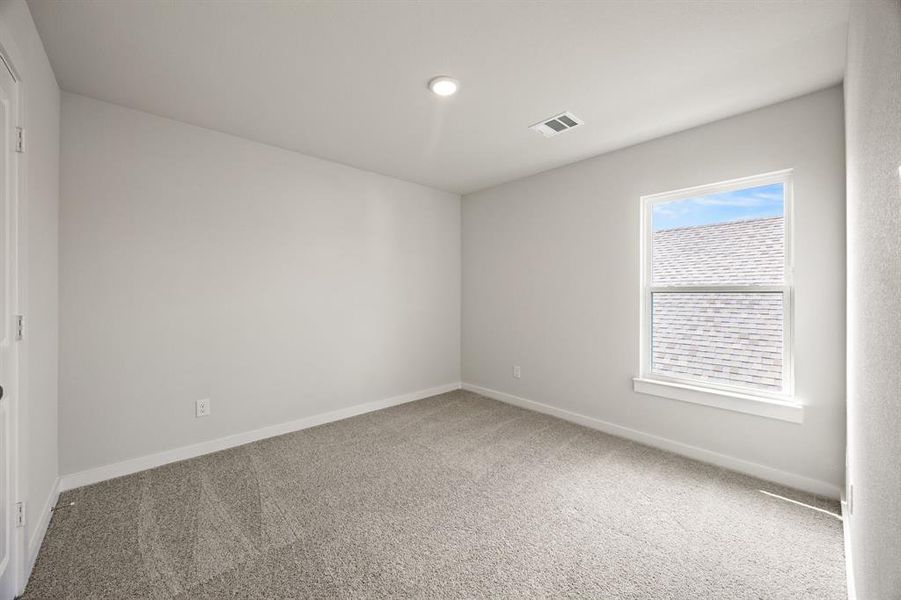 Spacious, unfurnished interior of a new home in Ambergrove, Royse City (Image 15).