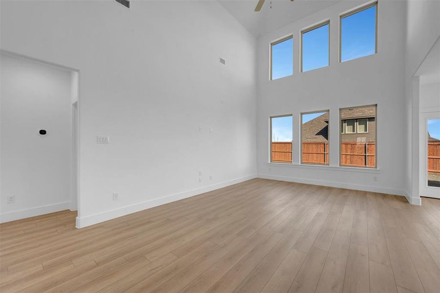 Spacious, unfurnished interior of a new home in Lily Creek at Sutton Fields, Aubrey (Image 15). Spacious, unfurnished interior of a new home in Lily Creek at Sutton Fields, Aubrey (Image 15).