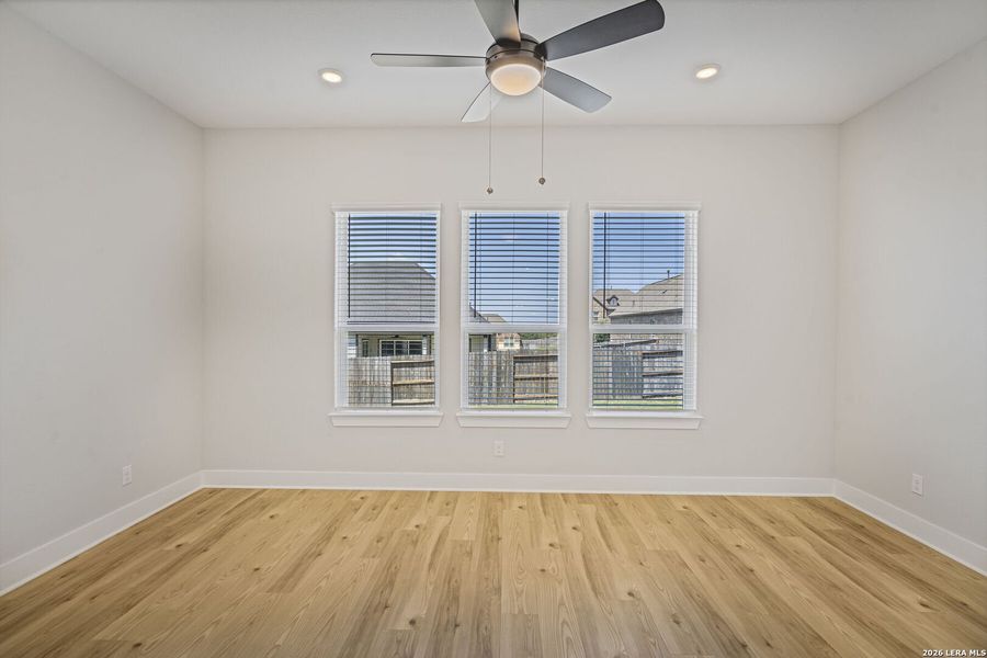 Spacious, unfurnished interior of a new home in Potranco West, Castroville (Image 18).