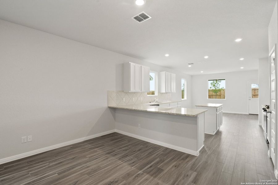 Spacious, unfurnished interior of a new home in Timber Creek, San Antonio (Image 15). Spacious, unfurnished interior of a new home in Timber Creek, San Antonio (Image 15).