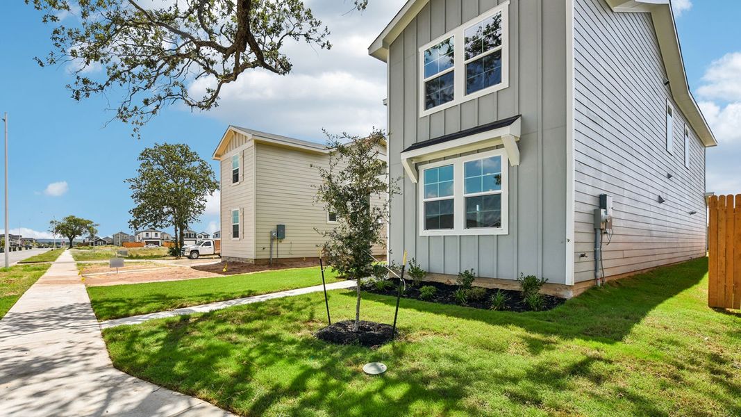 Exterior details and patio area of a home in Valverde, Bastrop (Image 3).