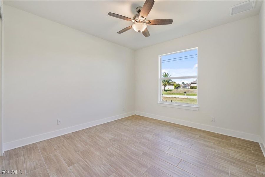 Spacious, unfurnished interior of a new home in Cape Coral, Cape Coral (Image 36).