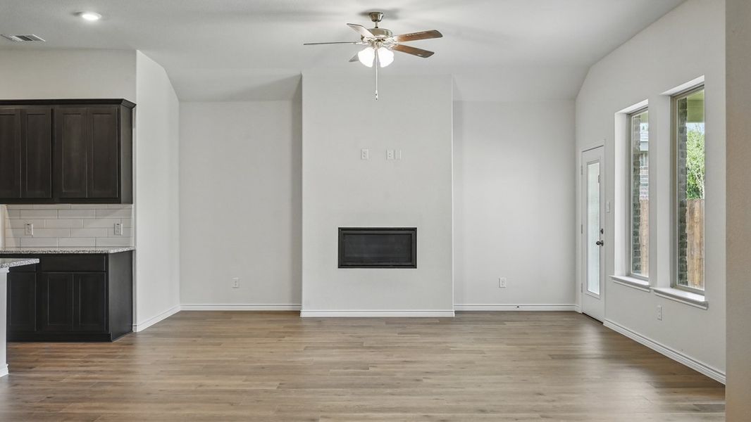 Representative unfurnished interior of a home built from the Harbour by D.R. Horton in The Woods at Lindsey Place, Anna (Image 10).