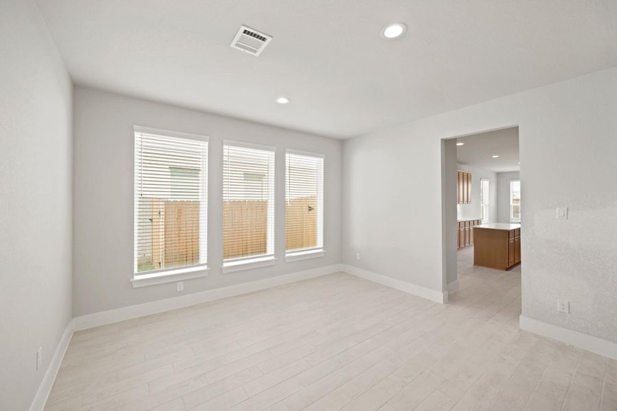 Spacious, unfurnished interior of a new home in Morton Creek Ranch, Katy (Image 23).