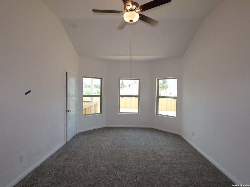 Spacious, unfurnished interior of a new home in Agave, San Antonio (Image 17).