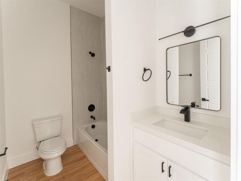 Furnished interior view inside a new home in , Dallas (Image 9).