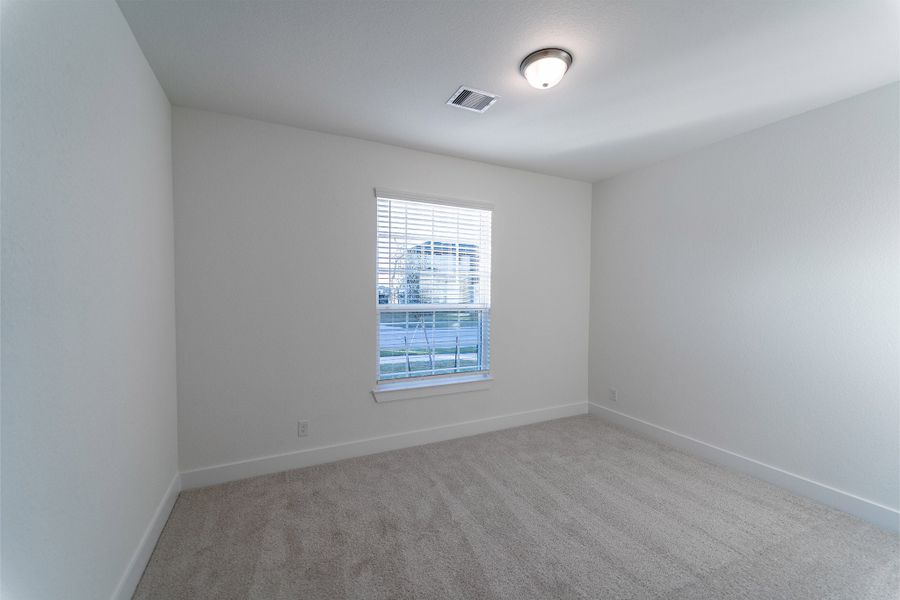 Spacious, unfurnished interior of a new home in Sunterra, Katy (Image 12).