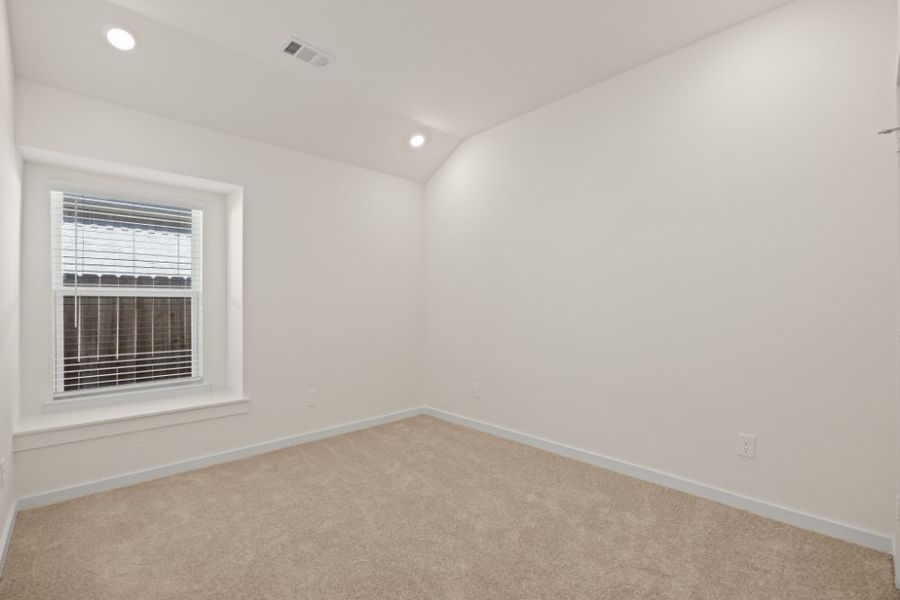 Spacious, unfurnished interior of a new home in Ashland, Houston (Image 19).