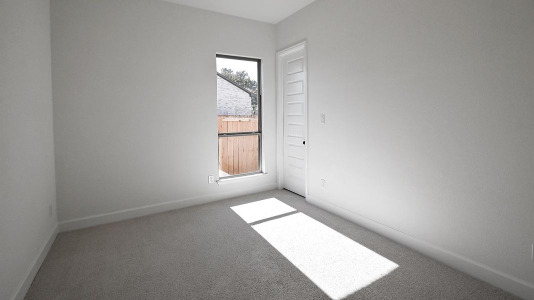 Spacious, unfurnished interior of a new home in 6 Creeks 50', Kyle (Image 14).