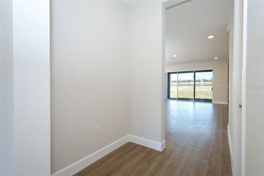 Spacious, unfurnished interior of a new home in Wolf Lake Ranch, Apopka (Image 29).