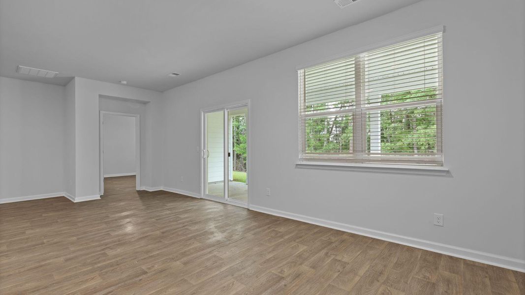 Spacious, unfurnished interior of a new home in Hillcrest, Ravenel (Image 12).