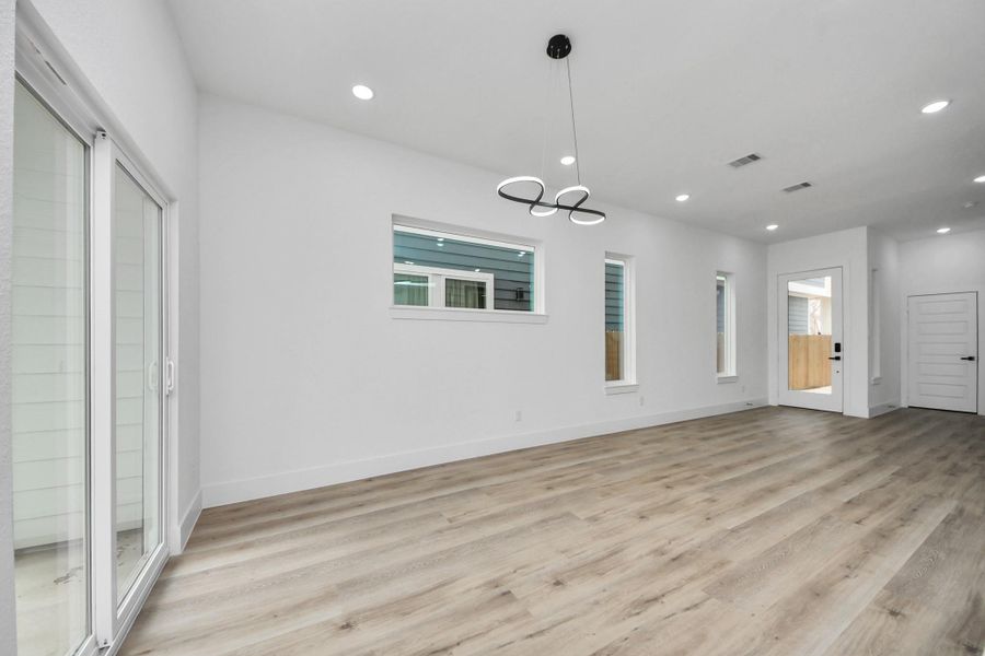 Spacious, unfurnished interior of a new home in , Houston (Image 19).