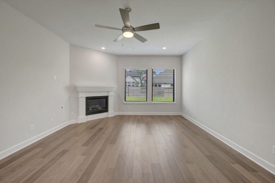 Spacious, unfurnished interior of a new home in Riceland - Summit Collection, Mont Belvieu (Image 20).