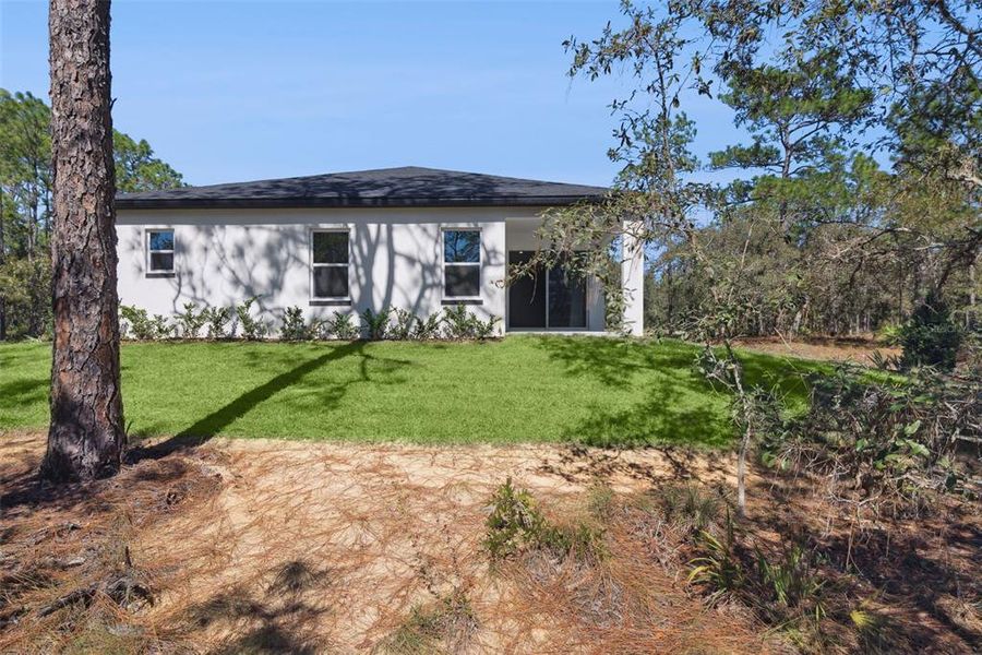 Exterior details and patio area of a home in , Homosassa (Image 17).