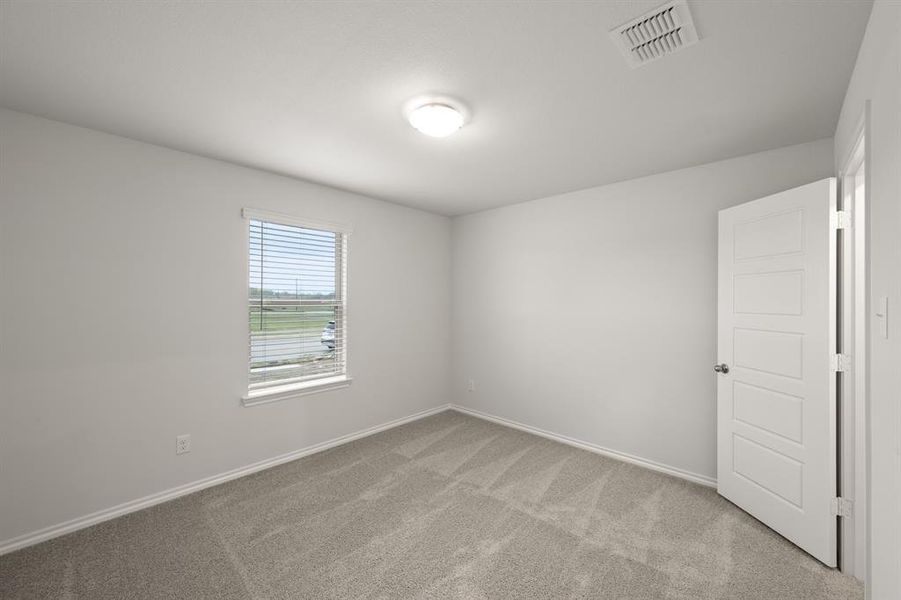 Spacious, unfurnished interior of a new home in Mountain Valley, Burleson (Image 25).