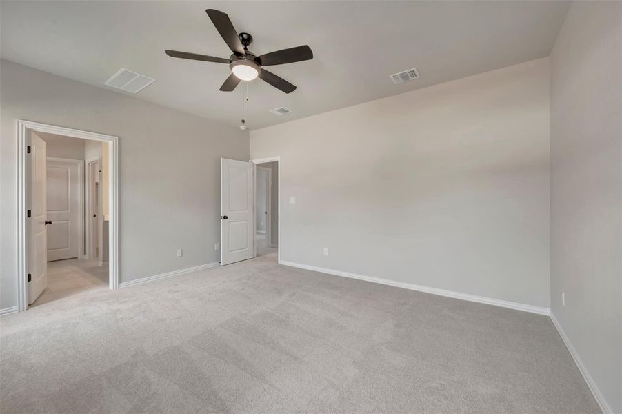 Spacious, unfurnished interior of a new home in Heritage, Dripping Springs (Image 26).