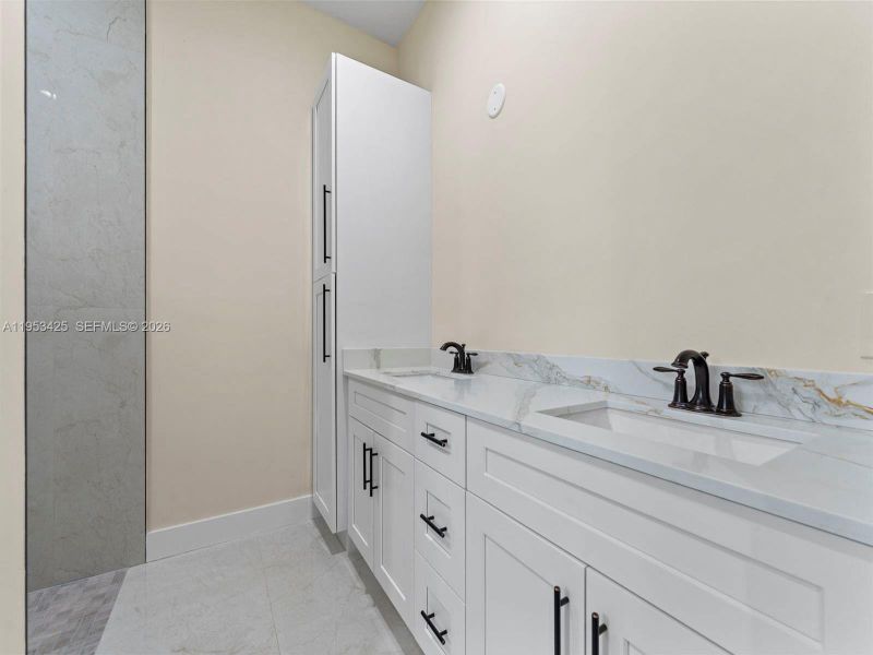 Image 34 of a home in .