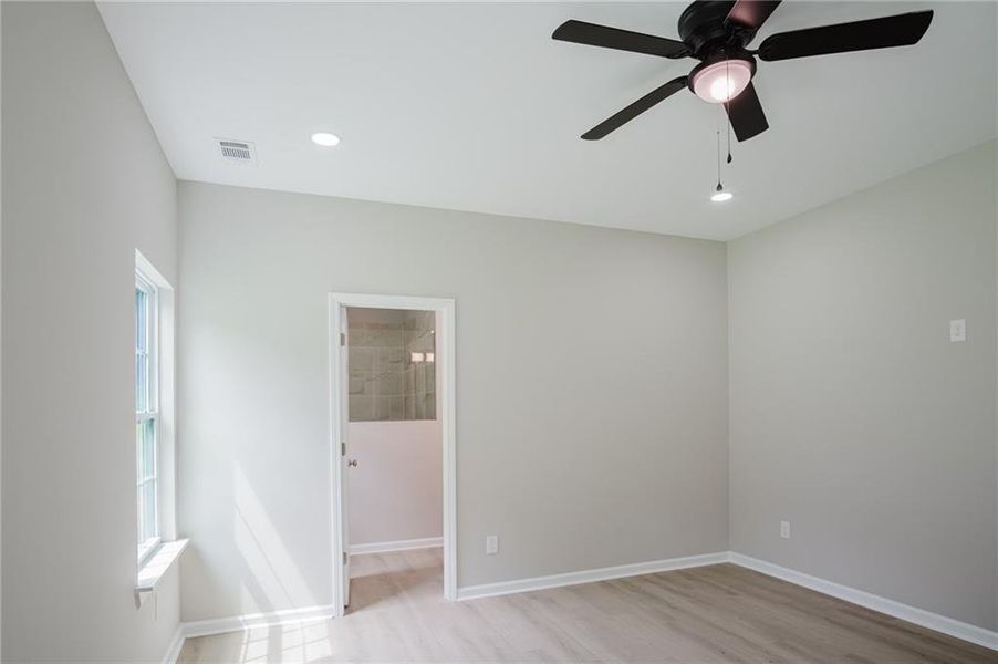 Spacious, unfurnished interior of a new home in , Stockbridge (Image 33).