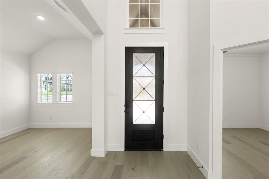 Spacious, unfurnished interior of a new home in Woodcreek, Rockwall (Image 24).