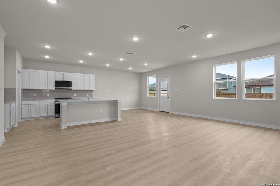 Spacious, unfurnished interior of a new home in Millican Grove, San Antonio (Image 31).