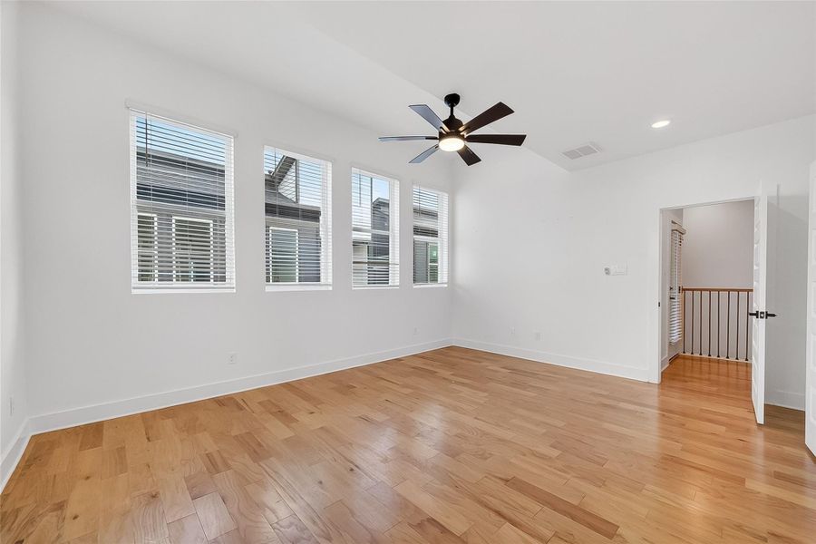 Spacious, unfurnished interior of a new home in , Houston (Image 24).