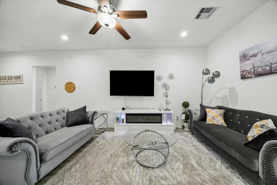 Furnished interior view inside a new home in Tamarron, Fulshear (Image 6).