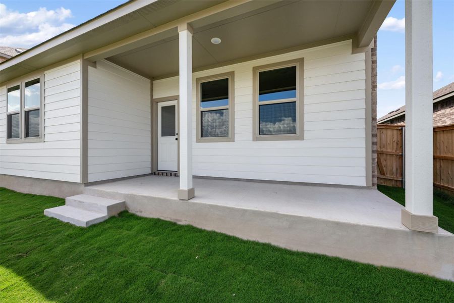 Photos are representative images and renderings for illustrative purposes only. Actual structural options and design images of the home may vary.