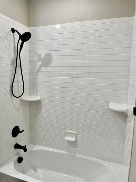 Bathroom with tiled shower / bath combo