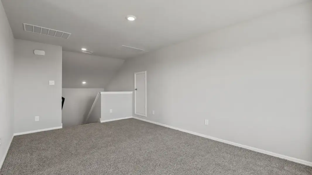 Representative unfurnished interior of a home built from the Midland by D.R. Horton in Audra Oaks, Denton (Image 33).
