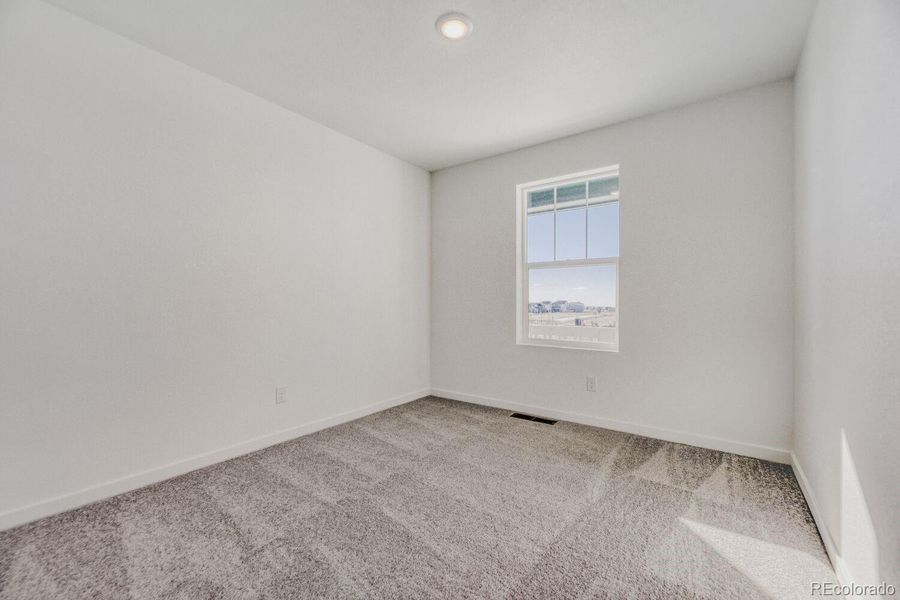 Spacious, unfurnished interior of a new home in Percheron, Colorado Springs (Image 12).