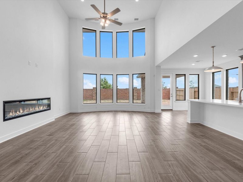 Spacious, unfurnished interior of a new home in Lago Mar, Texas City (Image 16).