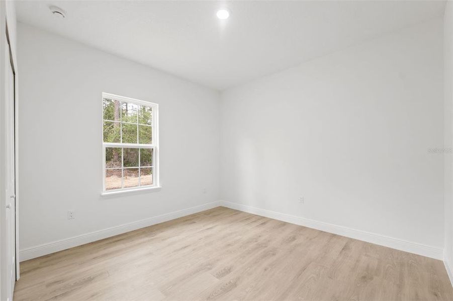 Spacious, unfurnished interior of a new home in , Ocala (Image 12).