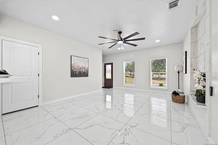 Spacious, unfurnished interior of a new home in , Natalia (Image 28).