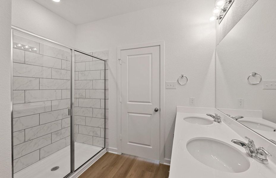 Furnished interior view inside a new home in Skyview, Belton (Image 8).