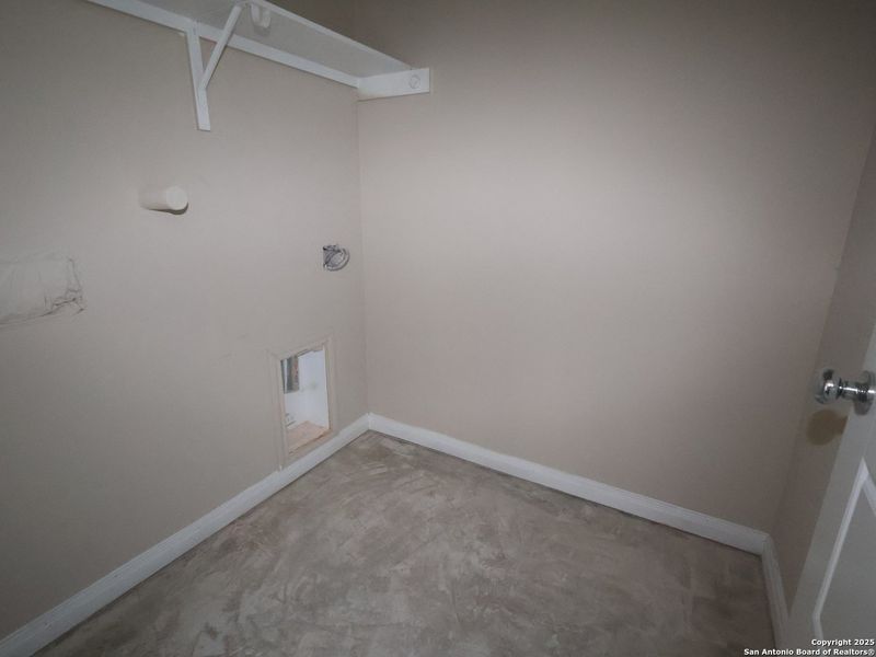 Spacious, unfurnished interior of a new home in Agave, San Antonio (Image 15).