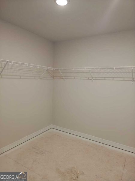 Spacious, unfurnished interior of a new home in The Fairways at Mirror Lake, Villa Rica (Image 16).