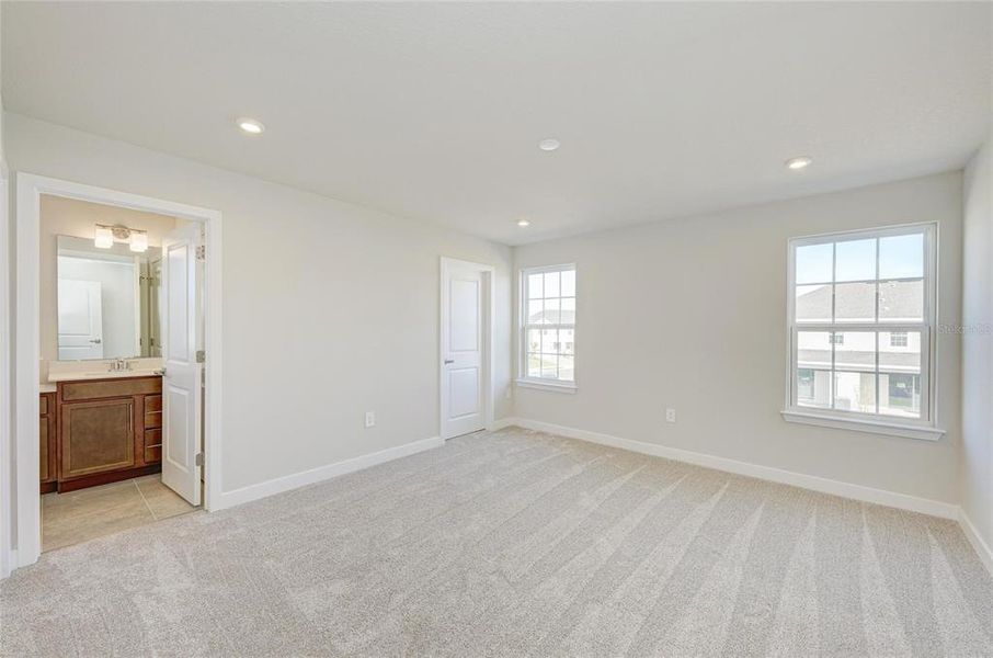 Spacious, unfurnished interior of a new home in , Bradenton (Image 23).