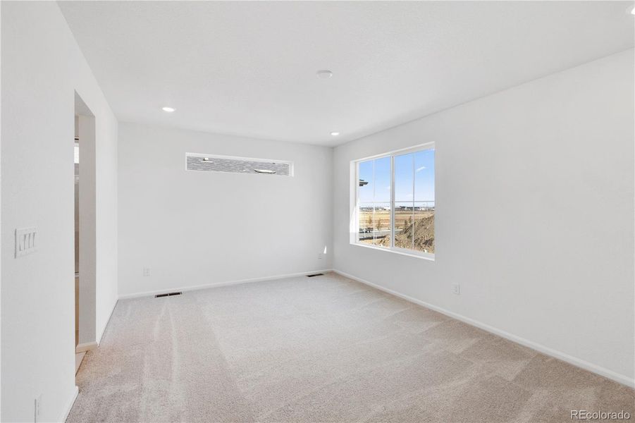 Spacious, unfurnished interior of a new home in , Aurora (Image 15).