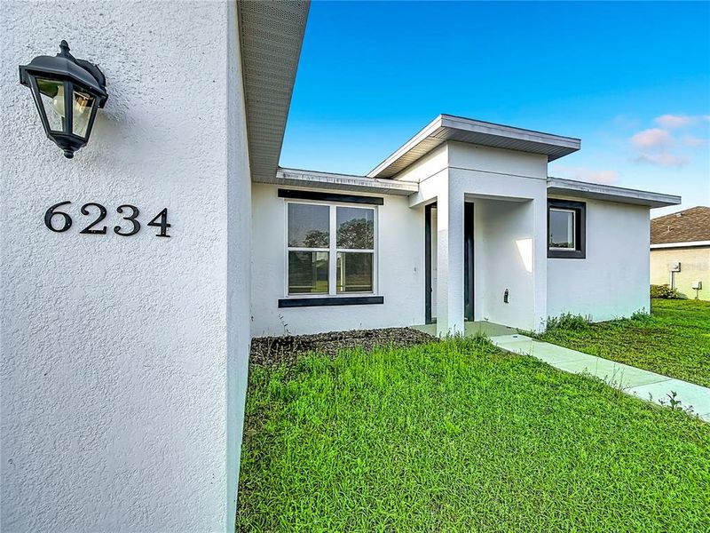 Exterior details and patio area of a home in , Ocala (Image 20).