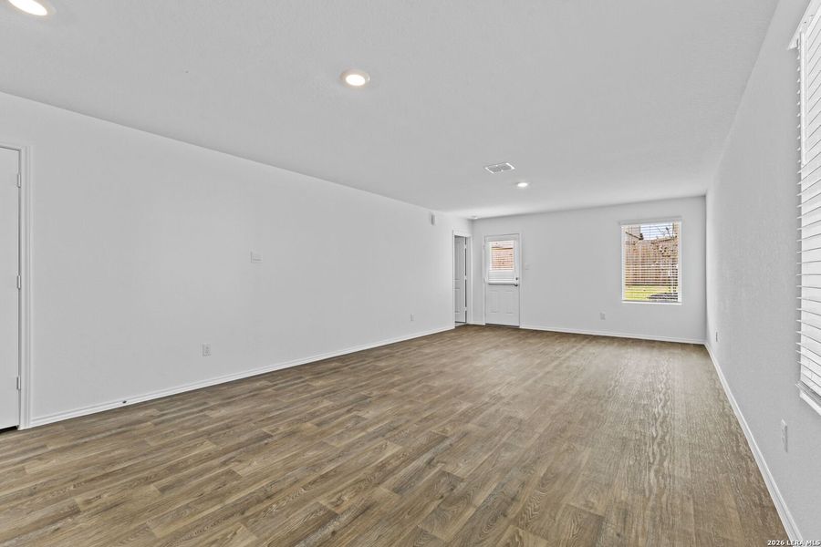 Spacious, unfurnished interior of a new home in Applewood, San Antonio (Image 14).