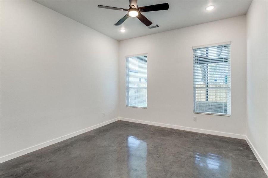 Empty room featuring ceiling fan