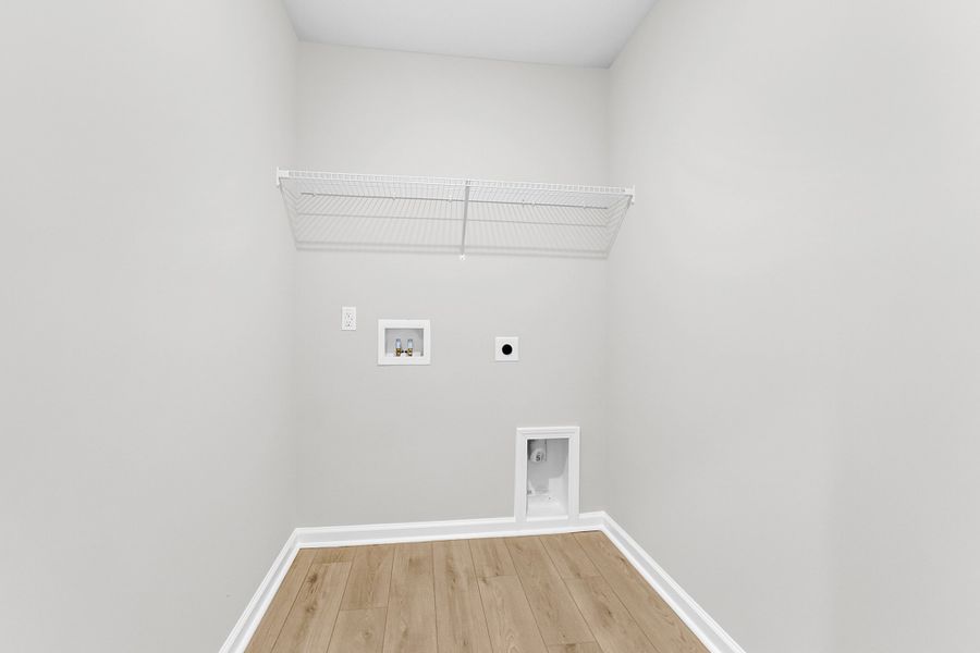 Spacious, unfurnished interior of a new home in Central Creek, Goose Creek (Image 37).