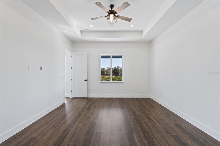 Spacious, unfurnished interior of a new home in , Placida (Image 15).