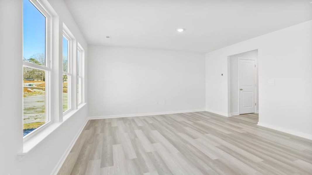 Spacious, unfurnished interior of a new home in Cedar Gap, Fountain Inn (Image 18).