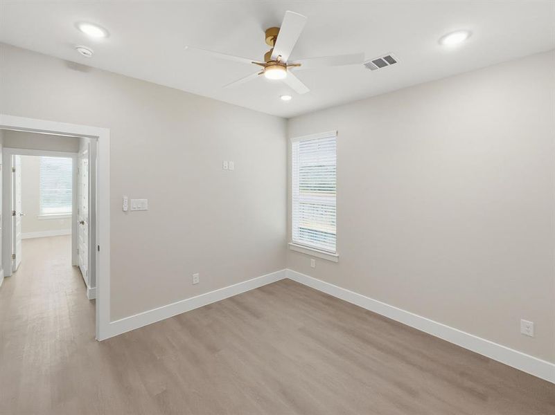 Spacious, unfurnished interior of a new home in , Granbury (Image 15).