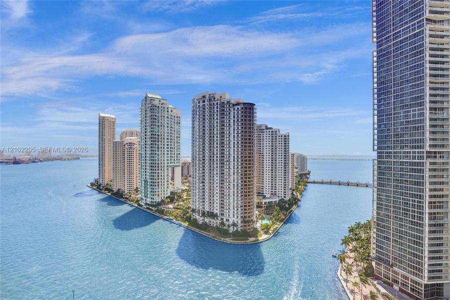 Condo located in Miami, FL showcasing its design and architecture (Image 19).