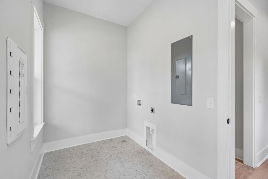 Spacious, unfurnished interior of a new home in , Wando (Image 60).