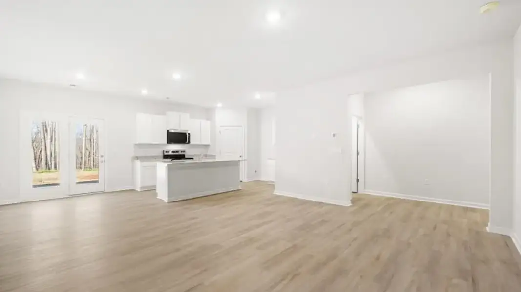 Spacious, unfurnished interior of a new home in , Gainesville (Image 18).